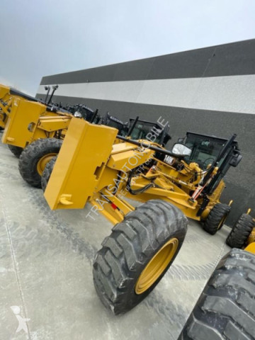 Grader Caterpillar nou