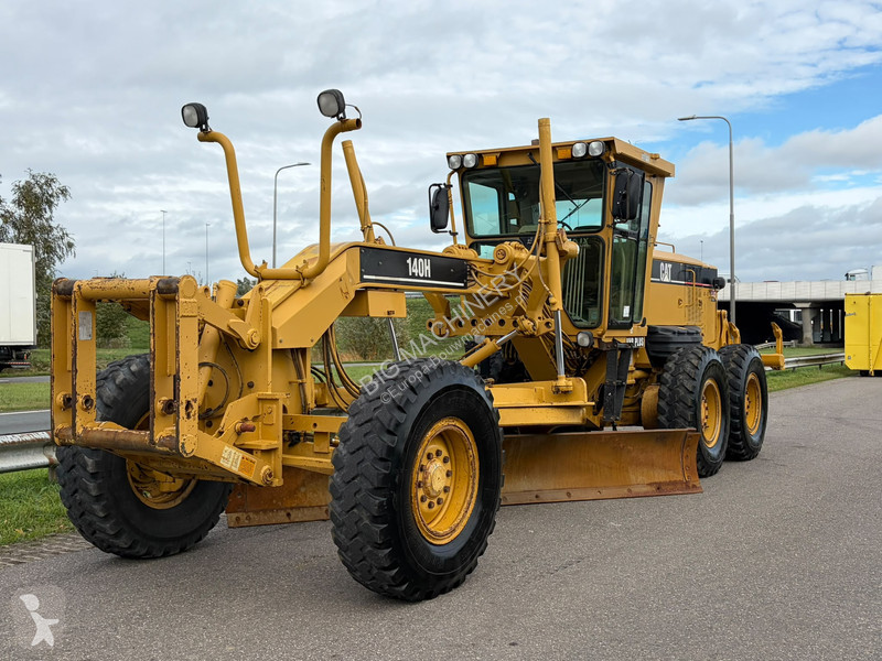 Грейдер Caterpillar