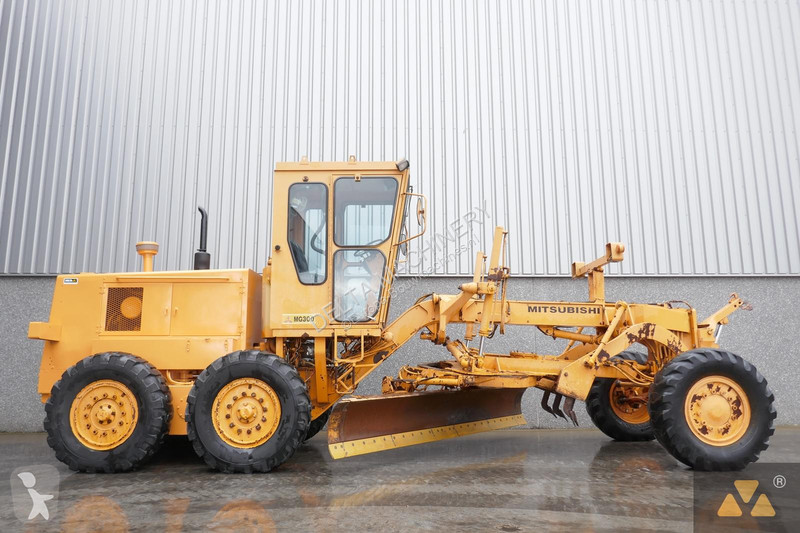 Grader Mitsubishi MG300