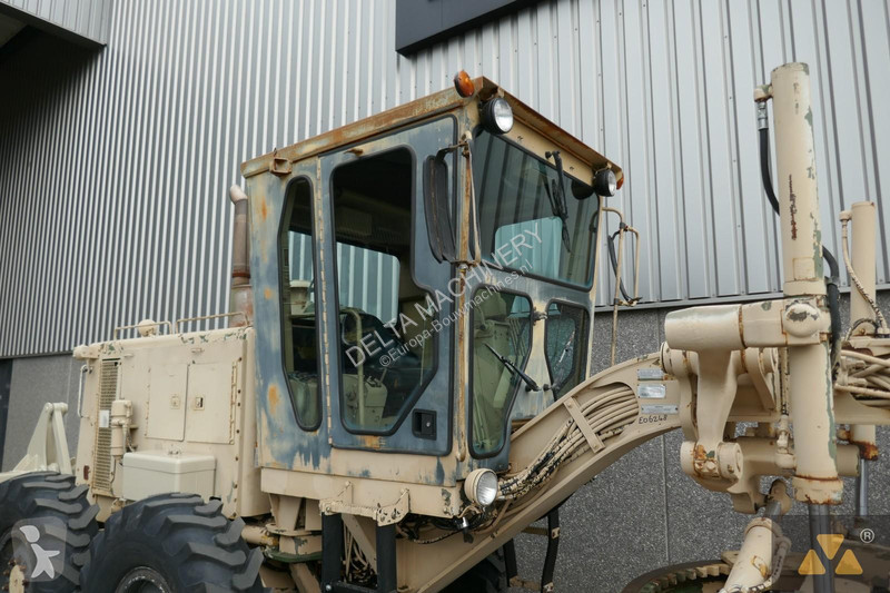 Grejder Caterpillar Ex-army