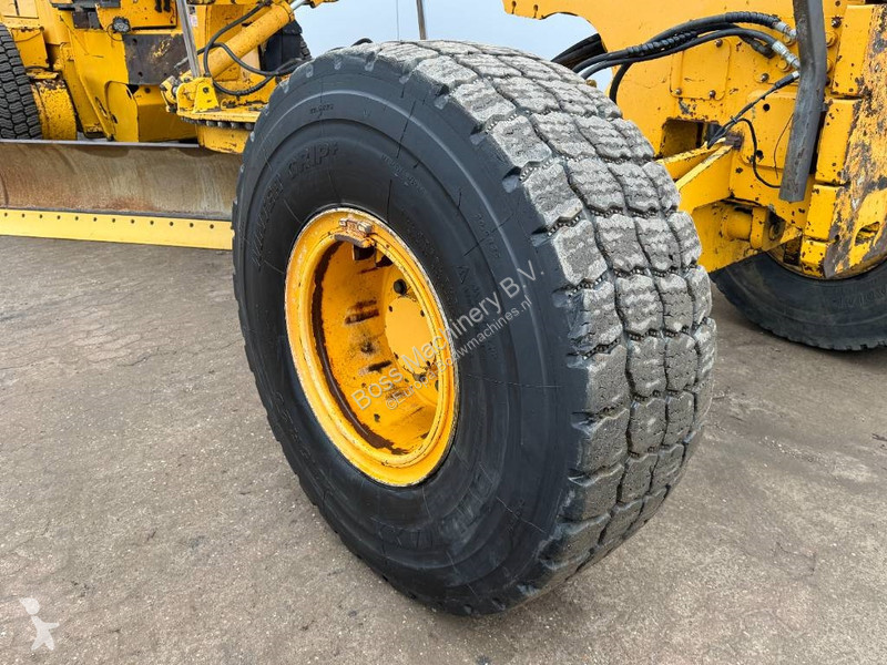 Niveladora Volvo - 4.88m Blade / 3 Tine Ripper...