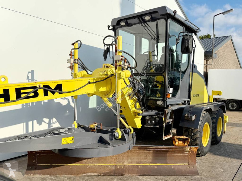 Niveleuse HBM BG110T-5 - Front Blade + Ripper /...