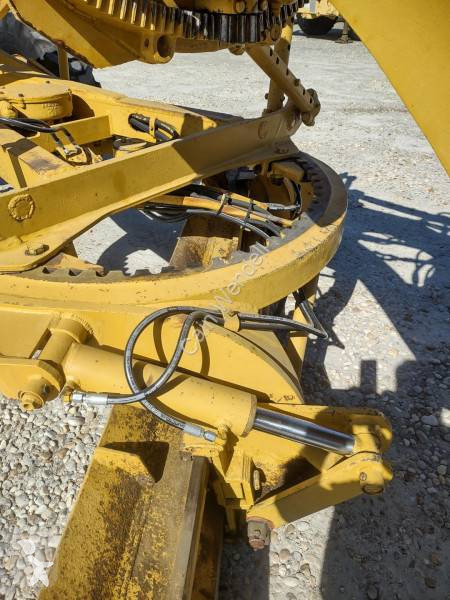ممهدة طرق Caterpillar 120
