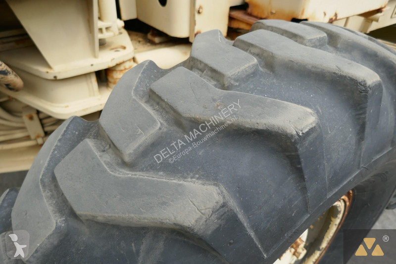 Niveladora Caterpillar Ex-army