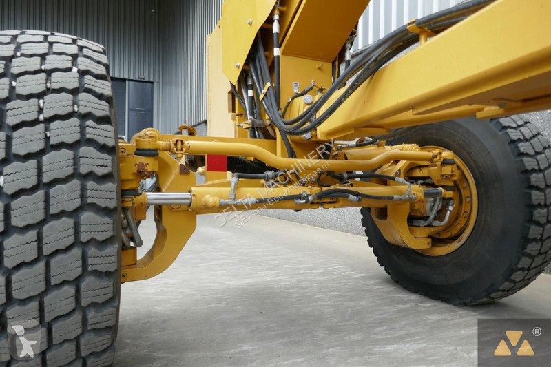 ممهدة طرق Caterpillar 2 AWD