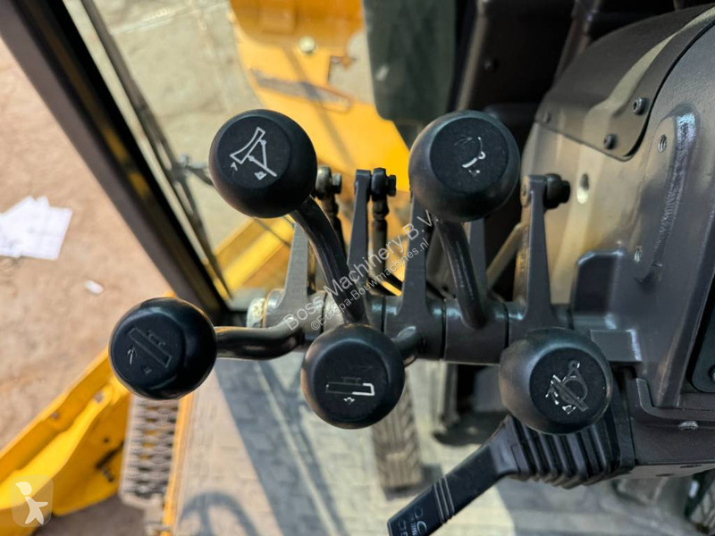 Grader Volvo - 3 Tine Ripper / EPA Certified