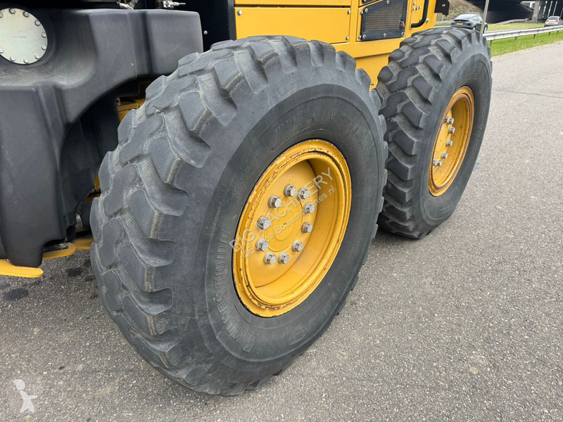 Grejder Caterpillar 140M