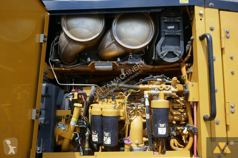 Grejder Caterpillar 14