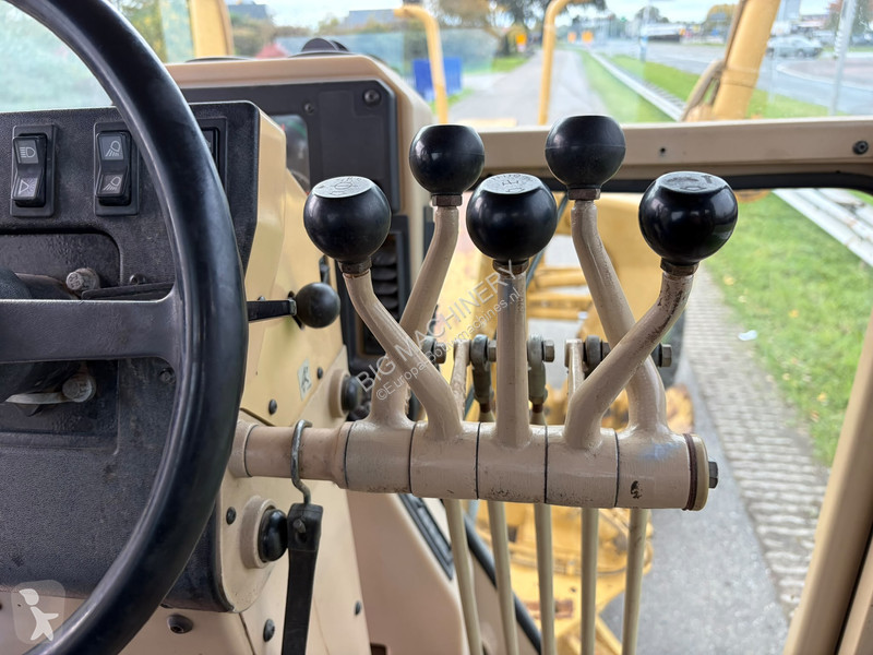 Грейдер Caterpillar