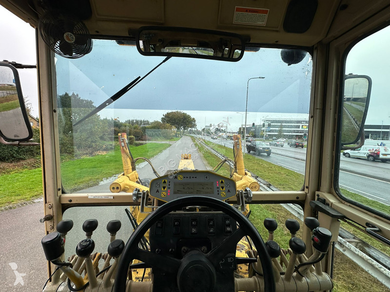 Grader Caterpillar