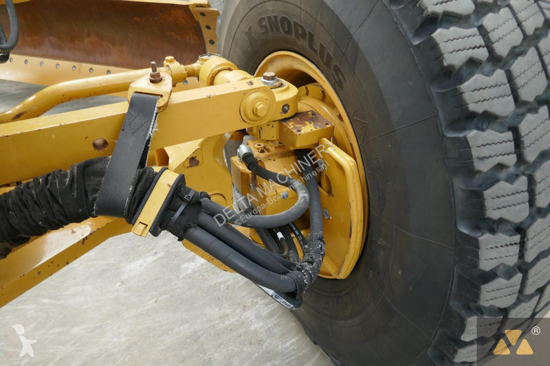 ممهدة طرق Caterpillar 2 AWD
