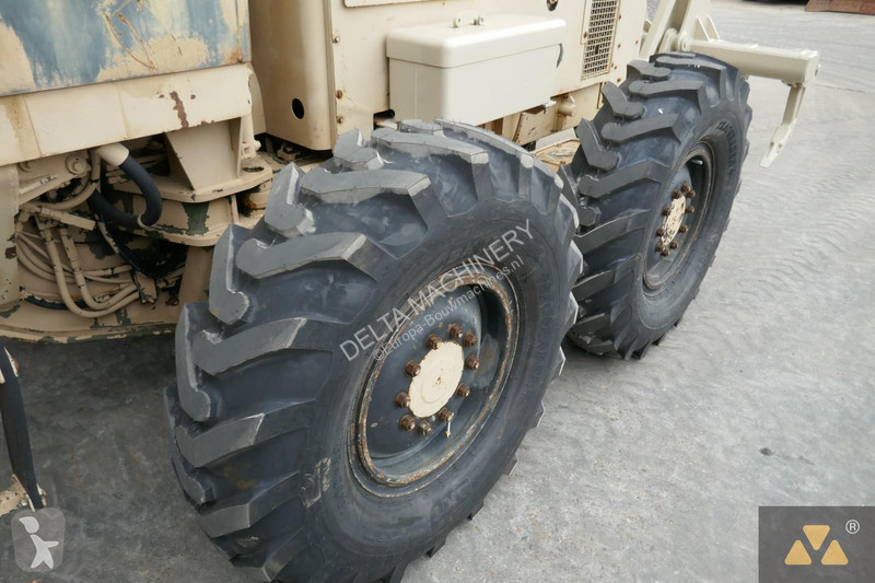 Grejder Caterpillar Ex-army