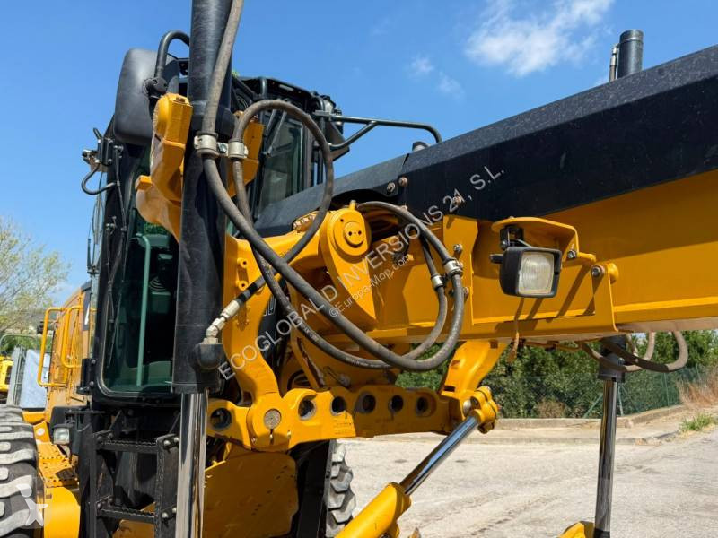 ممهدة طرق Caterpillar 12M3 AWD