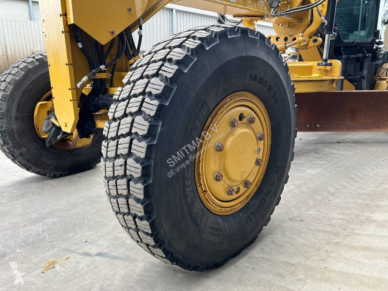 Grejder Caterpillar 140M2
