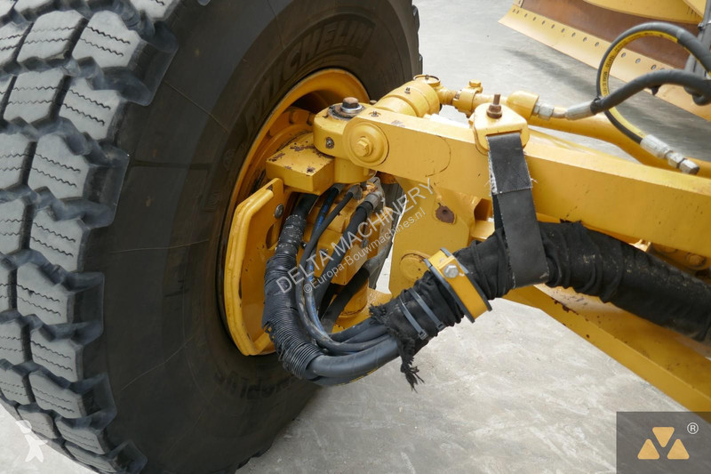 ممهدة طرق Caterpillar 2 AWD