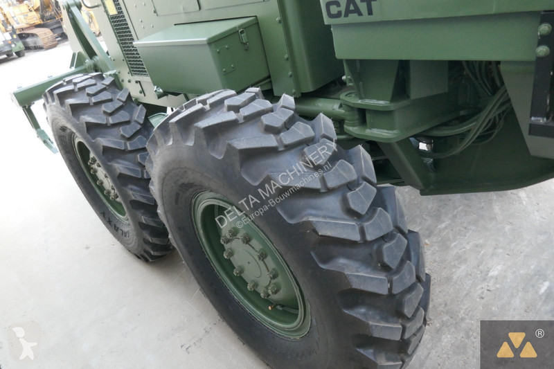 Grejder Caterpillar Ex-army