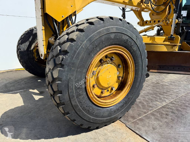Grejder Caterpillar 160M AWD - 3 Tine Ripper /...