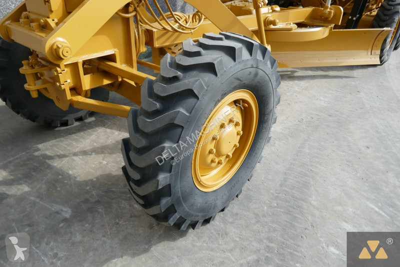 Grader Caterpillar Ex-army