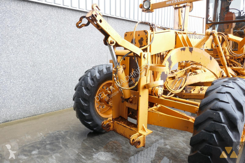 Grader Mitsubishi MG300