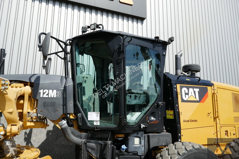 Grader Caterpillar 3