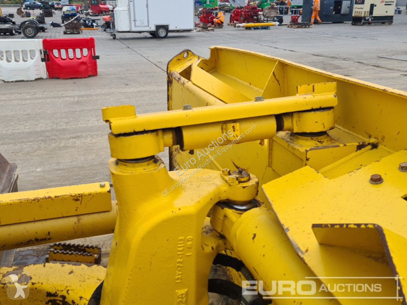 Grejdr Komatsu -24
