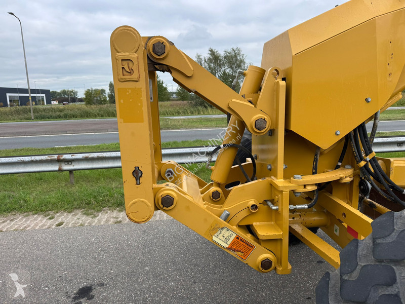 Grejder Caterpillar 140M