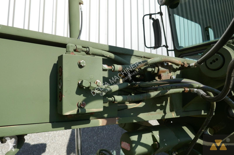 Grejder Caterpillar Ex-army