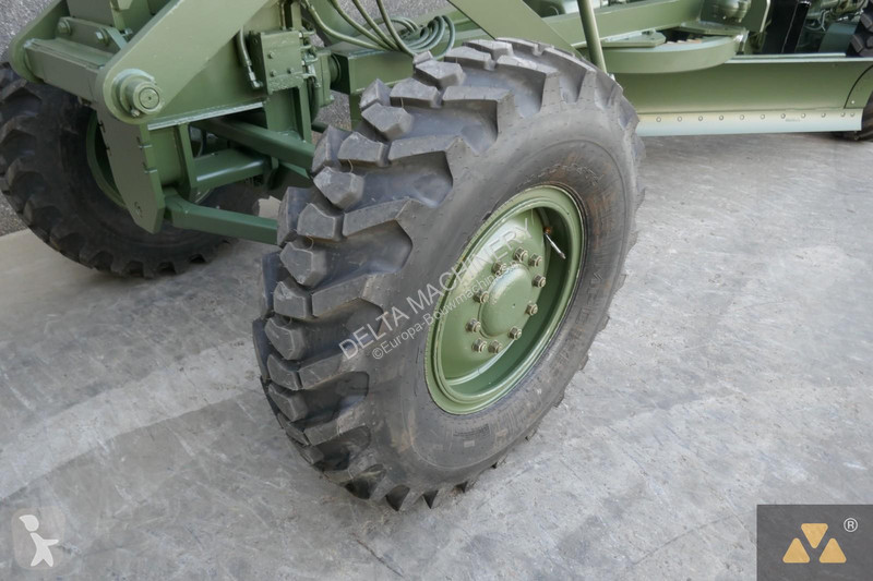 Grejder Caterpillar Ex-army
