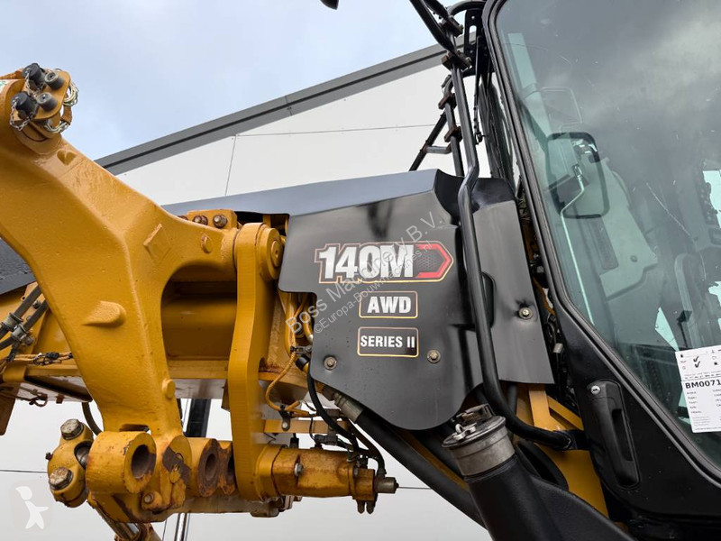 Grejder Caterpillar VHP 6x6 AWH - 4.88m Blade