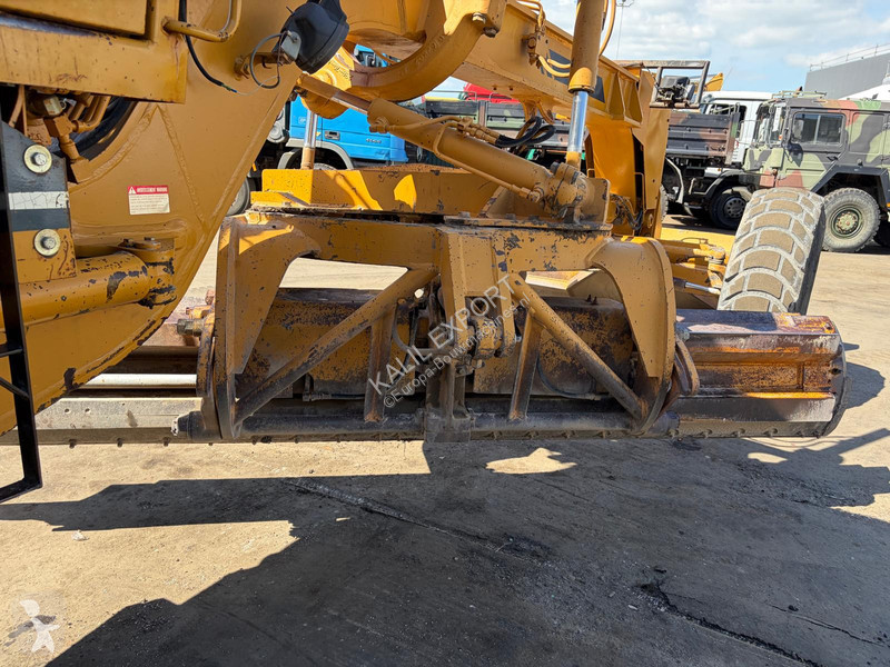 Niveladora Komatsu GD623A-1 - Grader with...