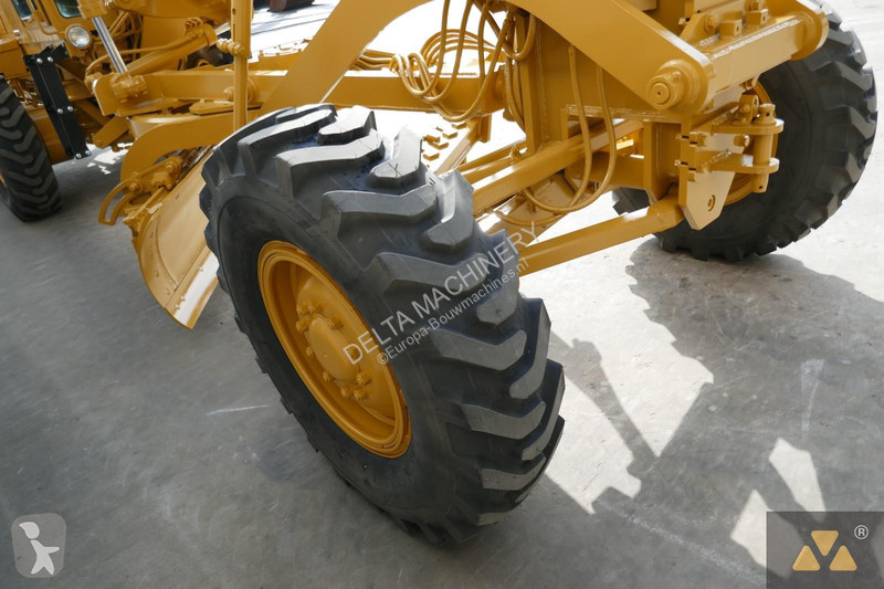 Grader Caterpillar Ex-army