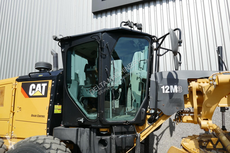 Grader Caterpillar 3