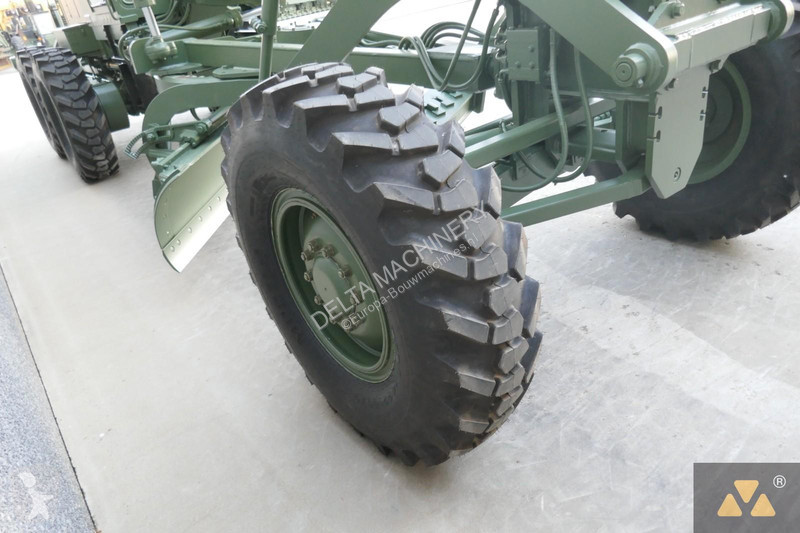 Grejder Caterpillar Ex-army