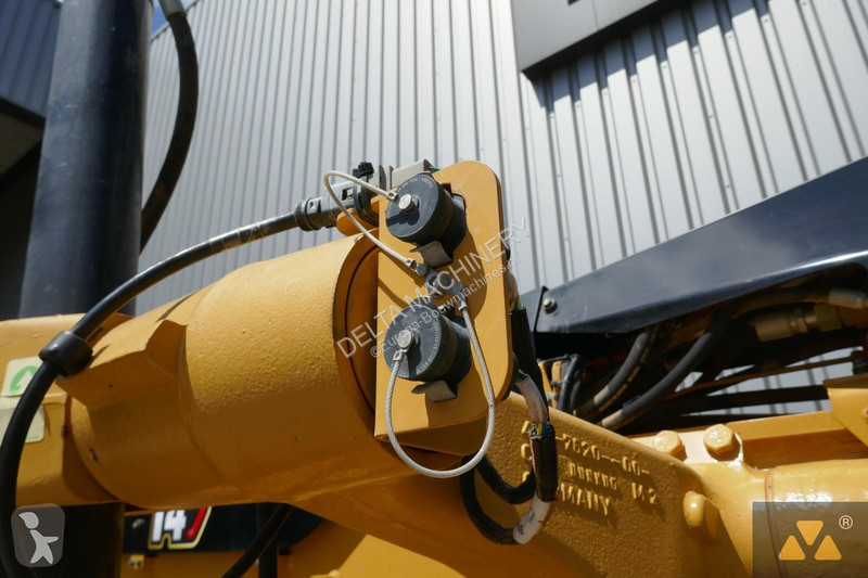 Grejder Caterpillar 14