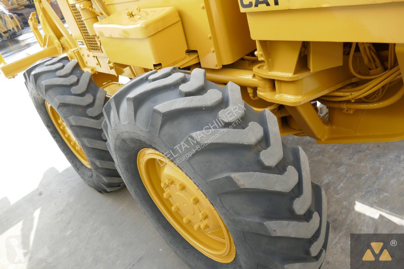 Grader Caterpillar Ex-army