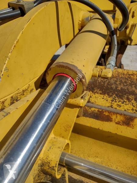 ممهدة طرق Caterpillar 120