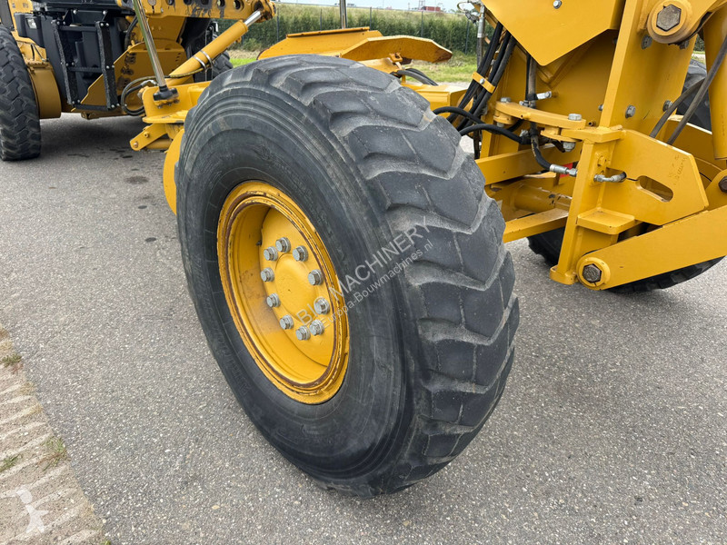 Grejder Caterpillar 140M