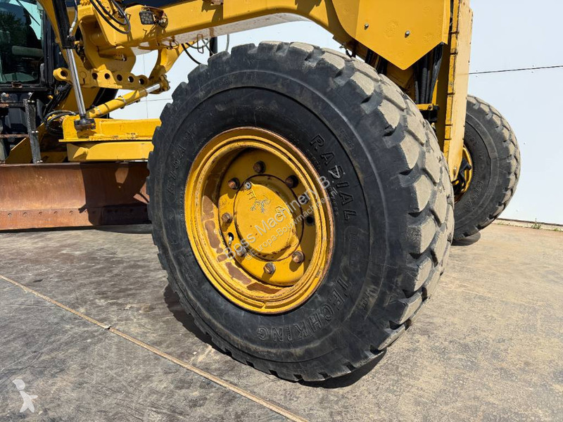 Grejder Caterpillar 160M AWD - 3 Tine Ripper /...