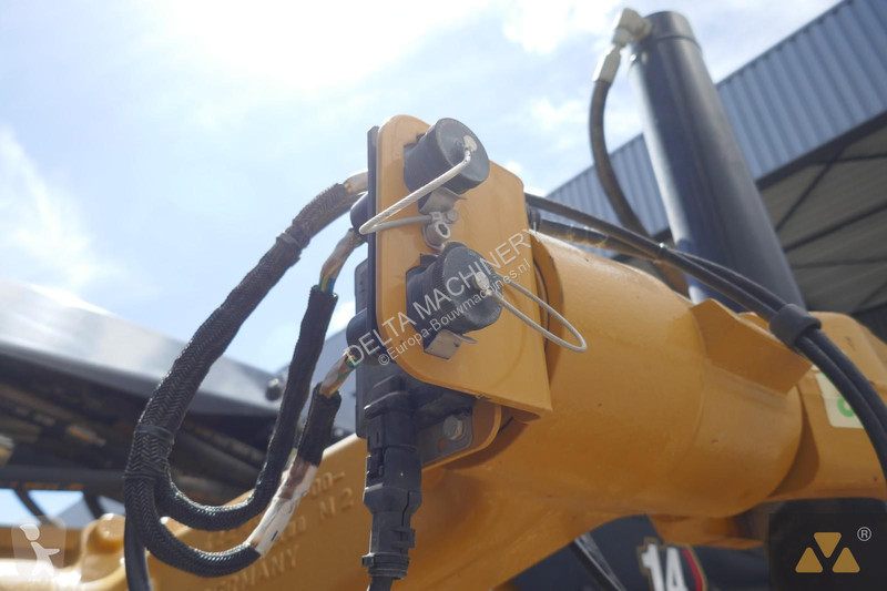 Grejder Caterpillar 14