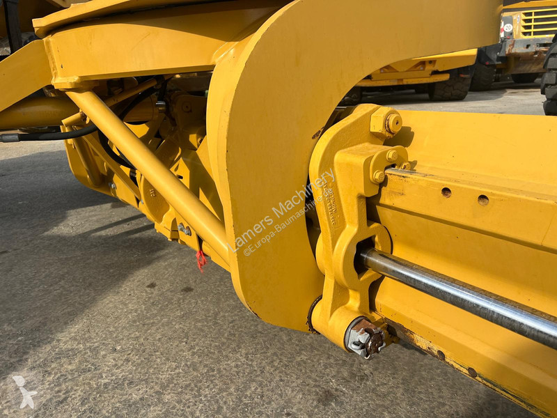 Grejder Caterpillar 140K .