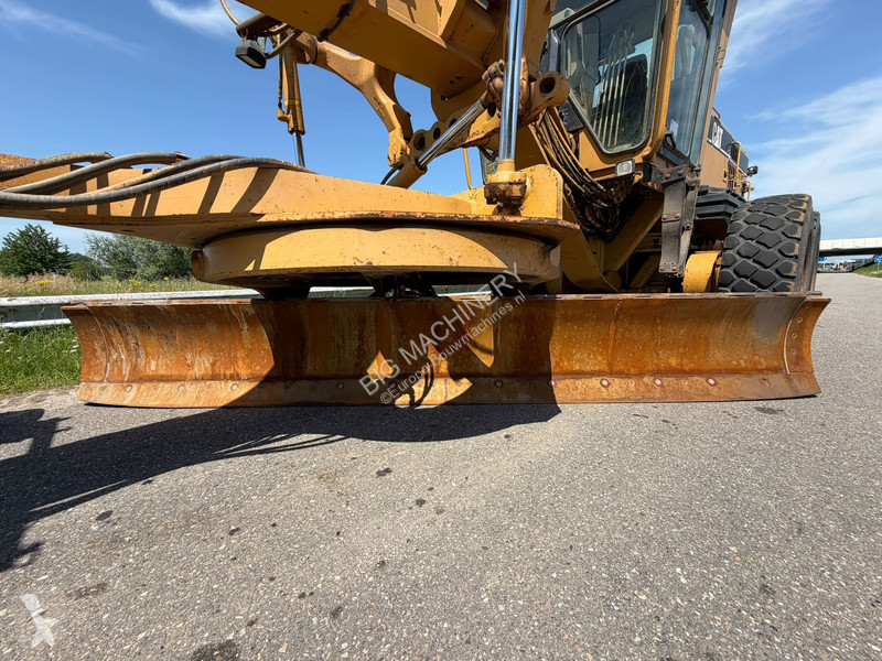 Caterpillar  grader