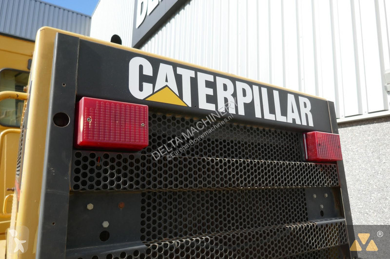 Niveleuse Caterpillar