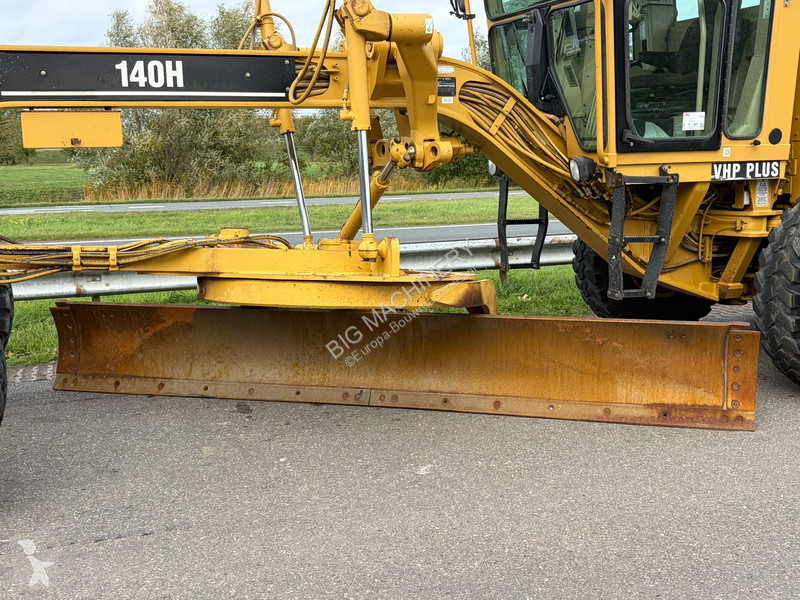 Грейдер Caterpillar