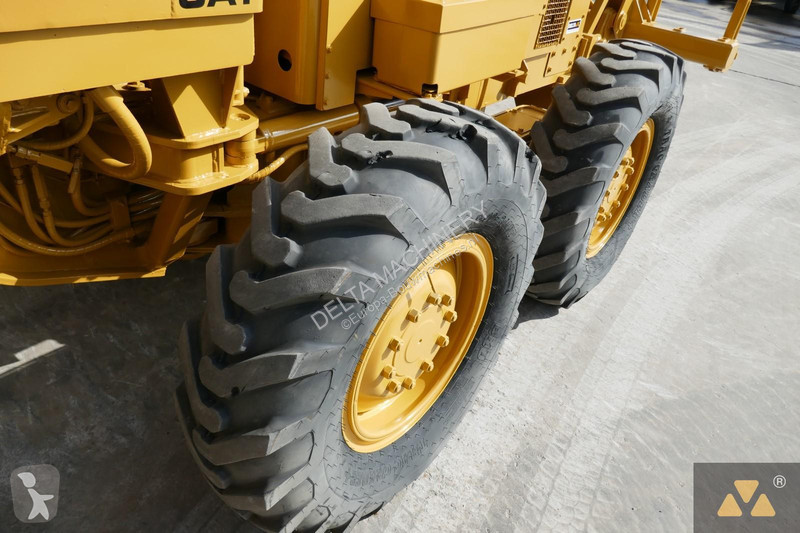 Grader Caterpillar Ex-army
