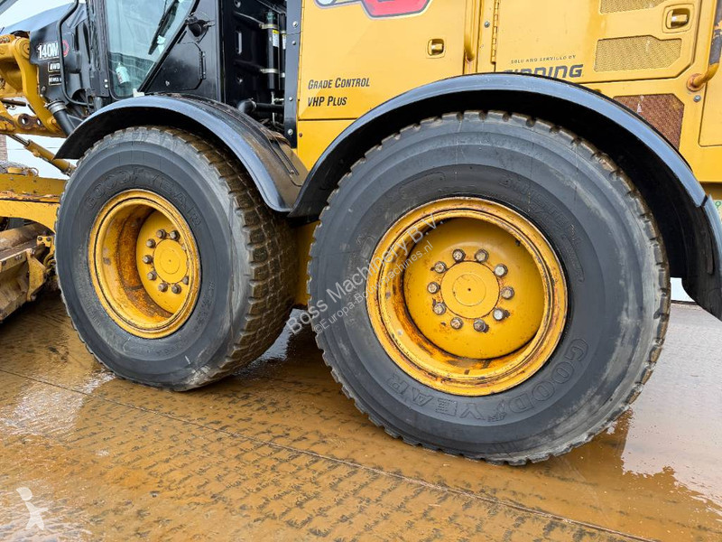 Grejder Caterpillar VHP 6x6 AWH - 4.88m Blade