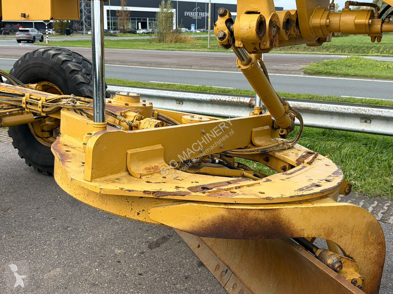 Грейдер Caterpillar