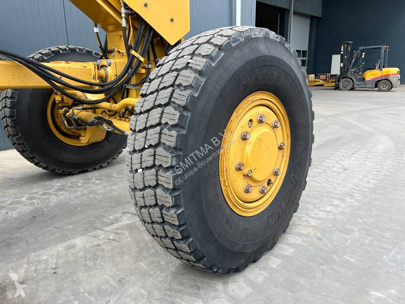 Grejder Caterpillar 140M2