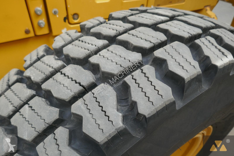 ممهدة طرق Caterpillar 2 AWD