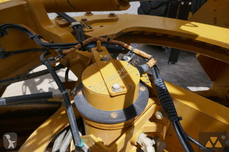 Grejder Caterpillar 14