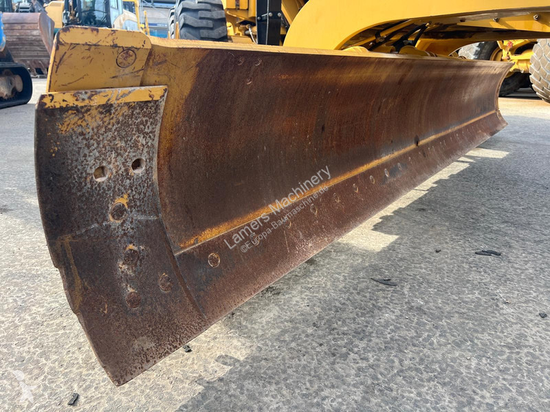 Grejder Caterpillar 140K .